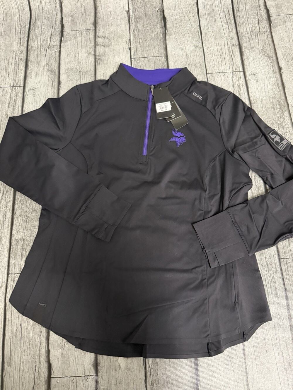 NWT Women’s UNRL X Minnesota VIKINGS PERFORMA FITTED HALF-ZIP Pullover Black XL